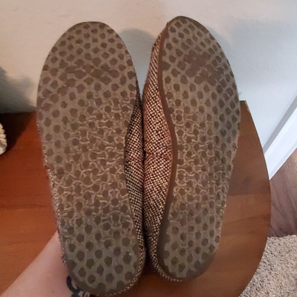 Shoes - Picture 2 of 4